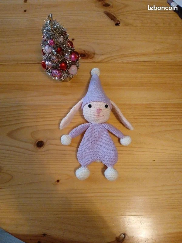 Doudou lapin en crochet